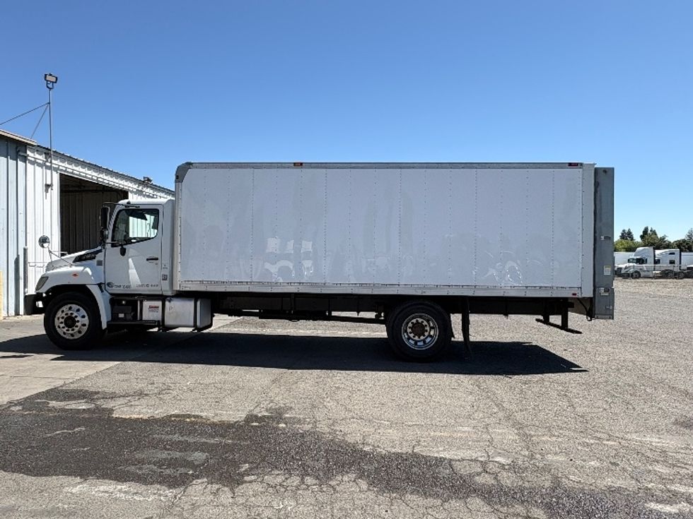 Medium Duty Box Truck-Light and Medium Duty Trucks-Hino-2017-338-West Sacramento-CA-92,310\n\t\tmiles-$ 34,000 - Image 4