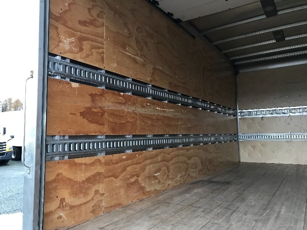 Medium Duty Box Truck-Light and Medium Duty Trucks-Hino-2018-195-Abbotsford-BC-124,798\n\t\tkm-$ 55,500 - Image 11