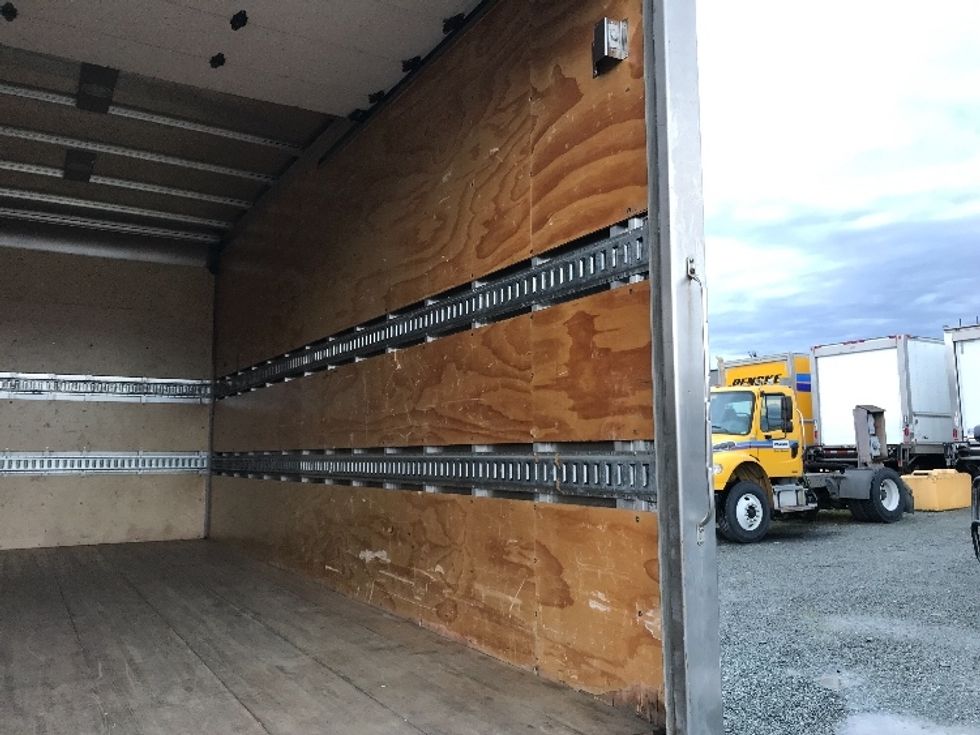 Medium Duty Box Truck-Light and Medium Duty Trucks-Hino-2018-195-Abbotsford-BC-124,798\n\t\tkm-$ 55,500 - Image 12