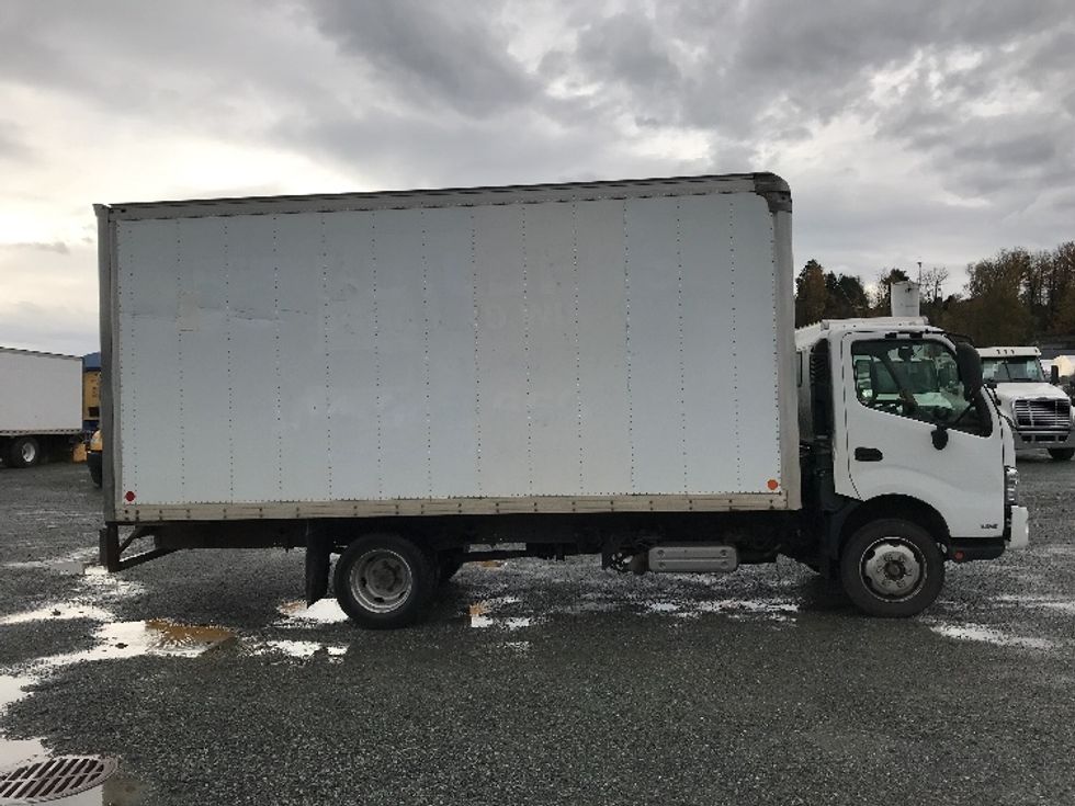 Medium Duty Box Truck-Light and Medium Duty Trucks-Hino-2018-195-Abbotsford-BC-124,798\n\t\tkm-$ 55,500 - Image 15