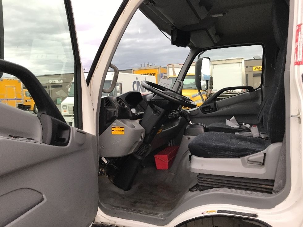 Medium Duty Box Truck-Light and Medium Duty Trucks-Hino-2018-195-Abbotsford-BC-124,798\n\t\tkm-$ 55,500 - Image 16