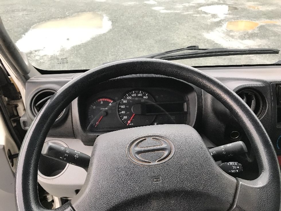 Medium Duty Box Truck-Light and Medium Duty Trucks-Hino-2018-195-Abbotsford-BC-124,798\n\t\tkm-$ 55,500 - Image 18