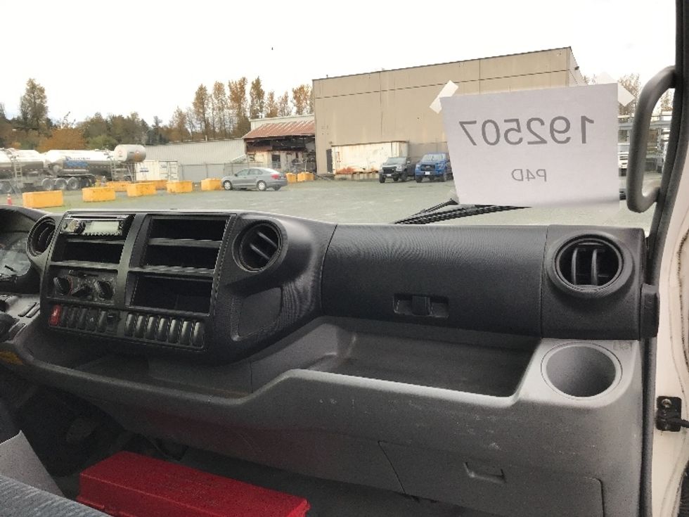 Medium Duty Box Truck-Light and Medium Duty Trucks-Hino-2018-195-Abbotsford-BC-124,798\n\t\tkm-$ 55,500 - Image 21