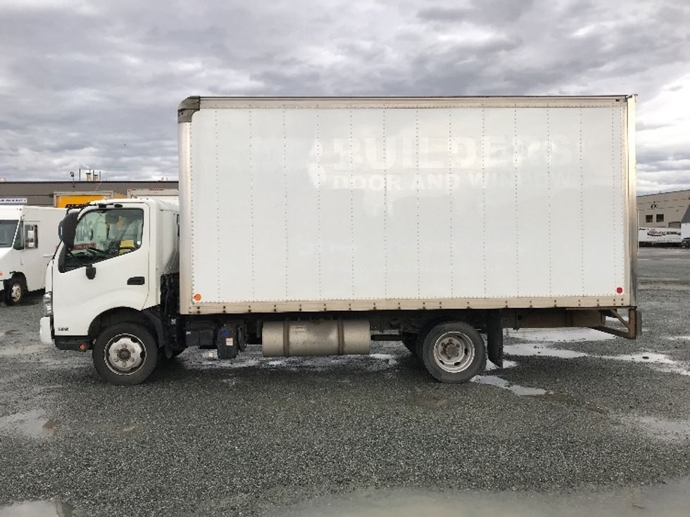 Medium Duty Box Truck-Light and Medium Duty Trucks-Hino-2018-195-Abbotsford-BC-124,798\n\t\tkm-$ 55,500 - Image 4