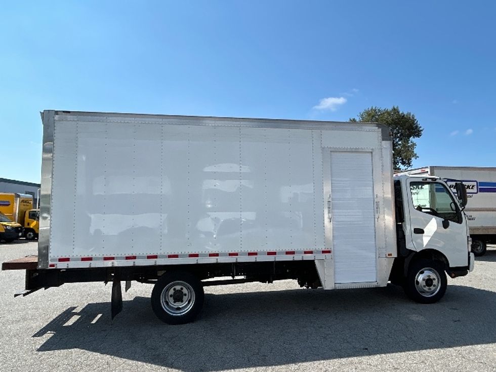 Medium Duty Box Truck-Light and Medium Duty Trucks-Hino-2018-195-Abbotsford-BC-151,497\n\t\tkm-$ 44,750 - Image 15