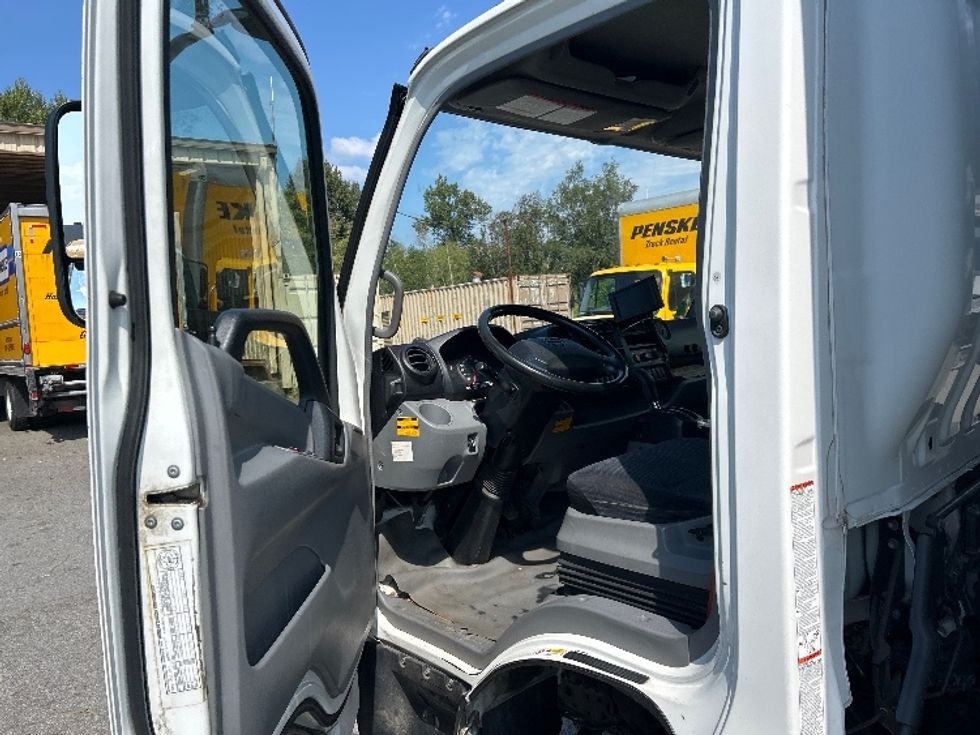 Medium Duty Box Truck-Light and Medium Duty Trucks-Hino-2018-195-Abbotsford-BC-151,497\n\t\tkm-$ 44,750 - Image 16