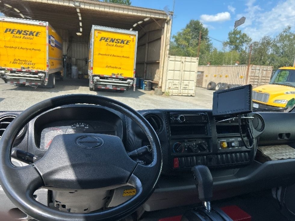 Medium Duty Box Truck-Light and Medium Duty Trucks-Hino-2018-195-Abbotsford-BC-151,497\n\t\tkm-$ 44,750 - Image 18