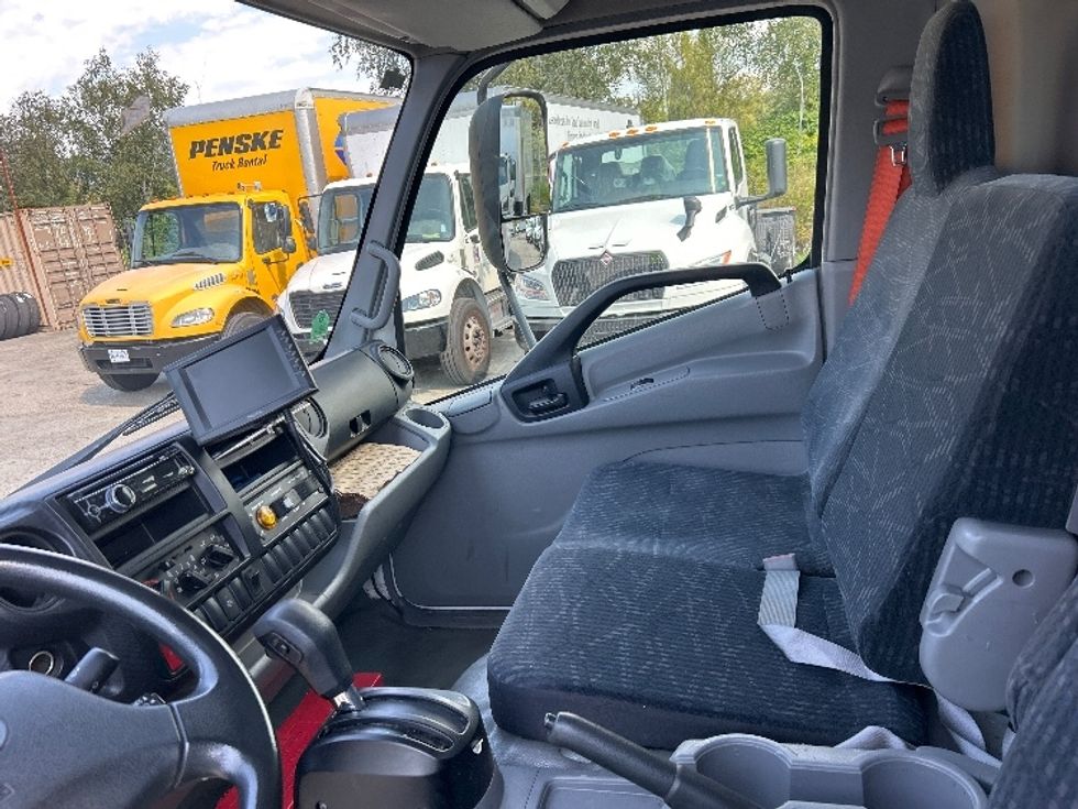 Medium Duty Box Truck-Light and Medium Duty Trucks-Hino-2018-195-Abbotsford-BC-151,497\n\t\tkm-$ 44,750 - Image 19