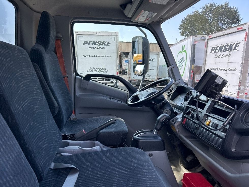 Medium Duty Box Truck-Light and Medium Duty Trucks-Hino-2018-195-Abbotsford-BC-151,497\n\t\tkm-$ 44,750 - Image 22