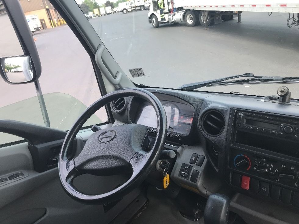Medium Duty Box Truck-Light and Medium Duty Trucks-Hino-2018-195-Bensalem-PA-133,071\n\t\tmiles-$ 34,250 - Image 15