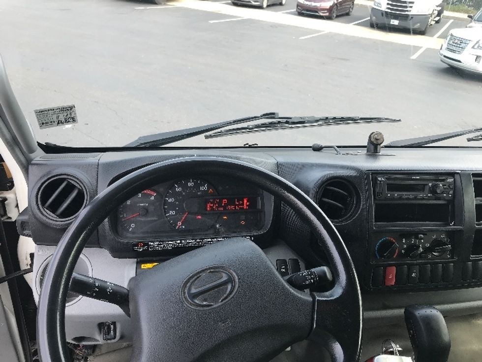 Medium Duty Box Truck-Light and Medium Duty Trucks-Hino-2018-195-Bensalem-PA-133,071\n\t\tmiles-$ 34,250 - Image 16