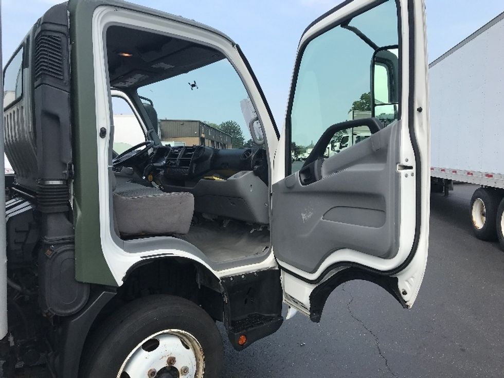 Medium Duty Box Truck-Light and Medium Duty Trucks-Hino-2018-195-Bensalem-PA-133,071\n\t\tmiles-$ 34,250 - Image 18