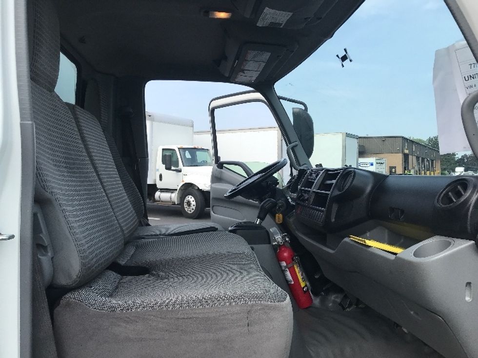 Medium Duty Box Truck-Light and Medium Duty Trucks-Hino-2018-195-Bensalem-PA-133,071\n\t\tmiles-$ 34,250 - Image 20