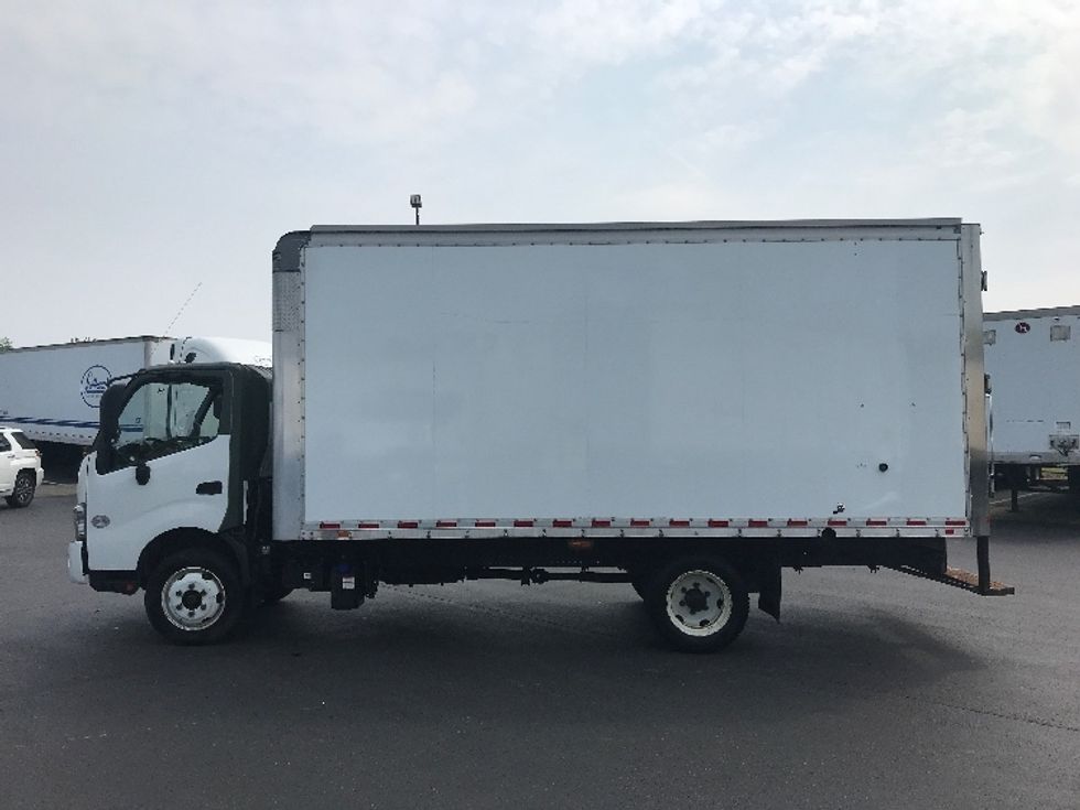 Medium Duty Box Truck-Light and Medium Duty Trucks-Hino-2018-195-Bensalem-PA-133,071\n\t\tmiles-$ 34,250 - Image 4