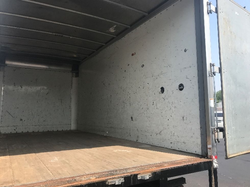 Medium Duty Box Truck-Light and Medium Duty Trucks-Hino-2018-195-Bensalem-PA-160,878\n\t\tmiles-$ 32,000 - Image 11