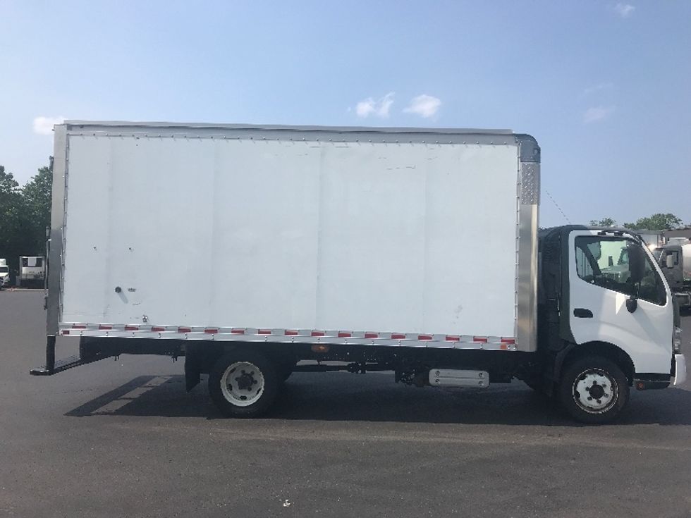 Medium Duty Box Truck-Light and Medium Duty Trucks-Hino-2018-195-Bensalem-PA-160,878\n\t\tmiles-$ 32,000 - Image 14