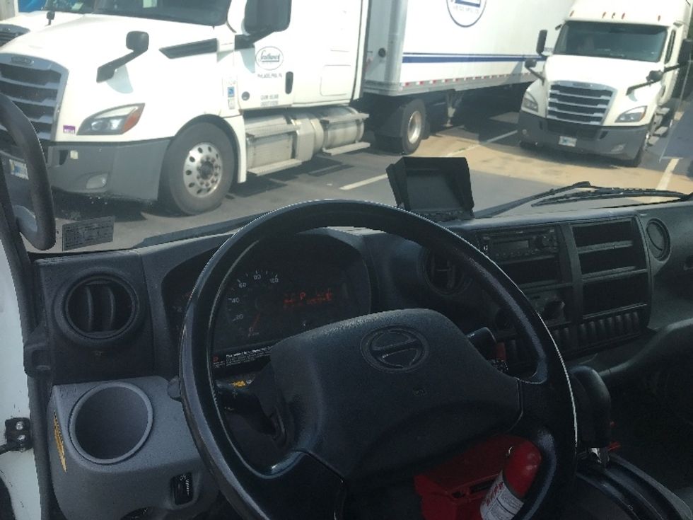 Medium Duty Box Truck-Light and Medium Duty Trucks-Hino-2018-195-Bensalem-PA-160,878\n\t\tmiles-$ 32,000 - Image 16