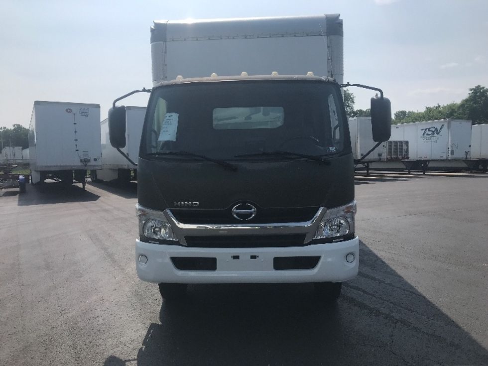 Medium Duty Box Truck-Light and Medium Duty Trucks-Hino-2018-195-Bensalem-PA-160,878\n\t\tmiles-$ 32,000 - Image 2