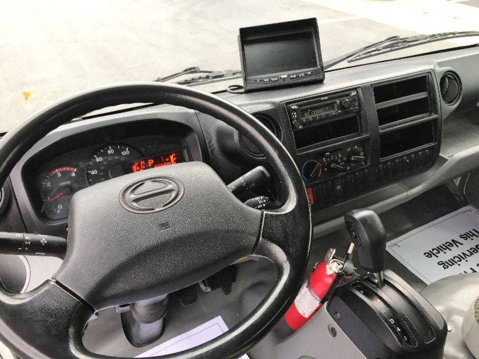 Medium Duty Box Truck-Light and Medium Duty Trucks-Hino-2018-195-Bensalem-PA-162,221\n\t\tmiles-$ 31,750 - Image 17