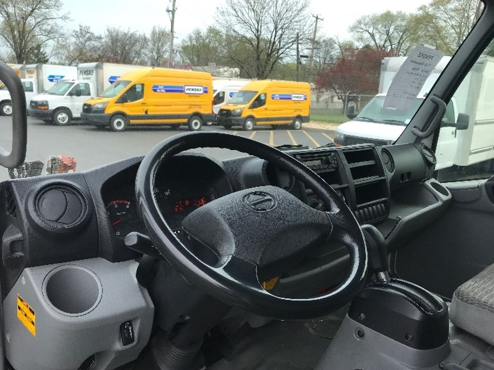 Medium Duty Box Truck-Light and Medium Duty Trucks-Hino-2018-195-Bensalem-PA-204,998\n\t\tmiles-$ 24,250 - Image 15