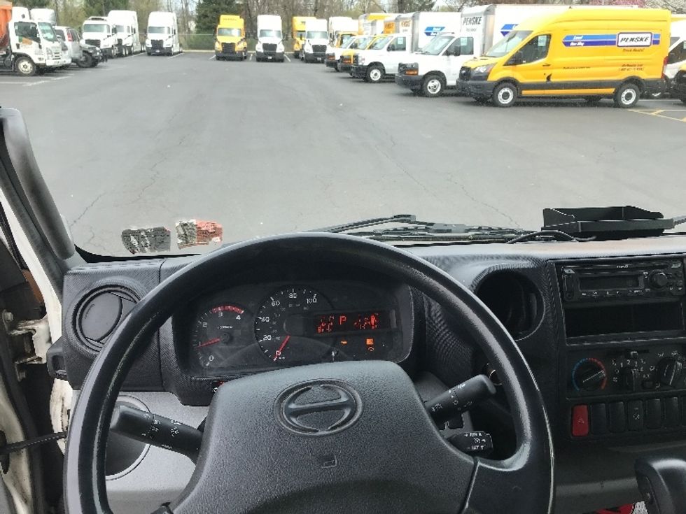 Medium Duty Box Truck-Light and Medium Duty Trucks-Hino-2018-195-Bensalem-PA-204,998\n\t\tmiles-$ 24,250 - Image 16