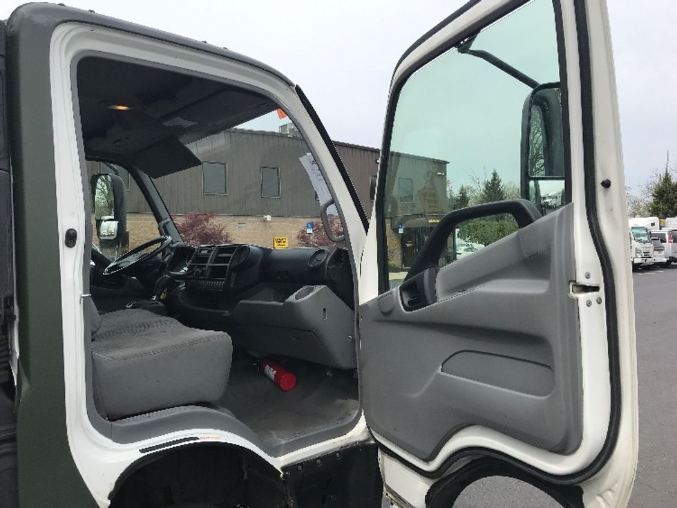 Medium Duty Box Truck-Light and Medium Duty Trucks-Hino-2018-195-Bensalem-PA-204,998\n\t\tmiles-$ 24,250 - Image 18
