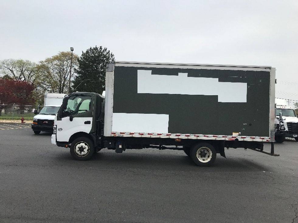 Medium Duty Box Truck-Light and Medium Duty Trucks-Hino-2018-195-Bensalem-PA-204,998\n\t\tmiles-$ 24,250 - Image 4