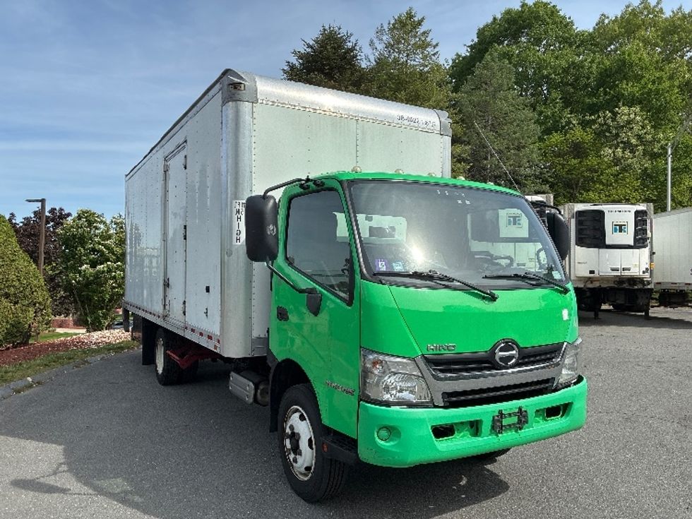 Medium Duty Box Truck-Light and Medium Duty Trucks-Hino-2018-195-Cranbury-NJ-87,757\n\t\tmiles-$ 36,250 - Image 1