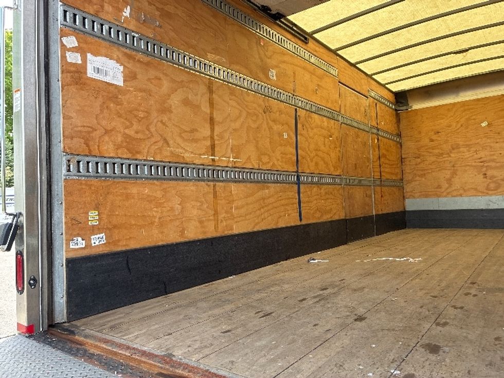 Medium Duty Box Truck-Light and Medium Duty Trucks-Hino-2018-195-Cranbury-NJ-87,757\n\t\tmiles-$ 36,250 - Image 11