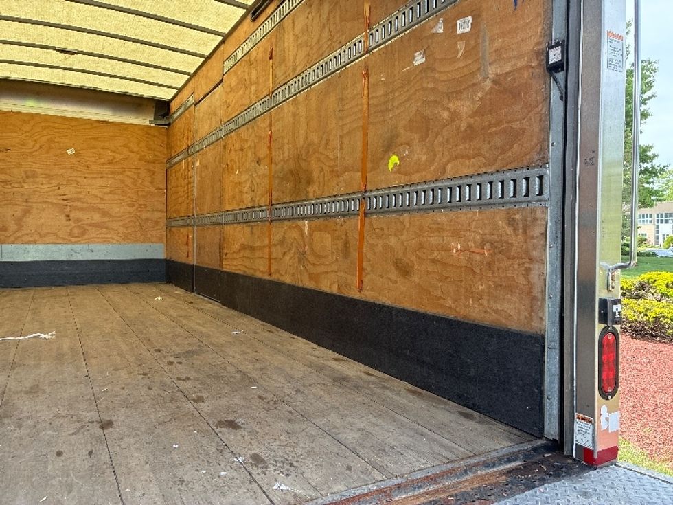Medium Duty Box Truck-Light and Medium Duty Trucks-Hino-2018-195-Cranbury-NJ-87,757\n\t\tmiles-$ 36,250 - Image 12