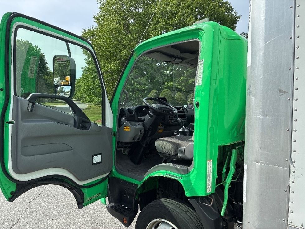 Medium Duty Box Truck-Light and Medium Duty Trucks-Hino-2018-195-Cranbury-NJ-87,757\n\t\tmiles-$ 36,250 - Image 16