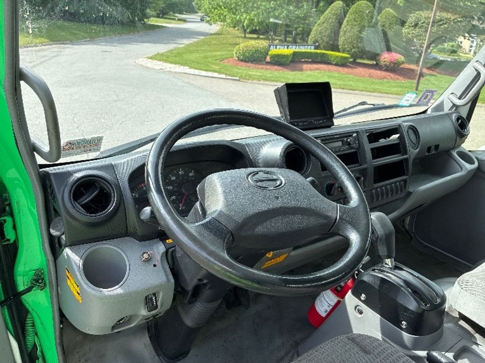 Medium Duty Box Truck-Light and Medium Duty Trucks-Hino-2018-195-Cranbury-NJ-87,757\n\t\tmiles-$ 36,250 - Image 17