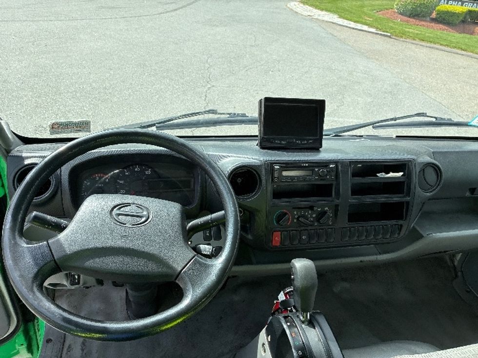 Medium Duty Box Truck-Light and Medium Duty Trucks-Hino-2018-195-Cranbury-NJ-87,757\n\t\tmiles-$ 36,250 - Image 18