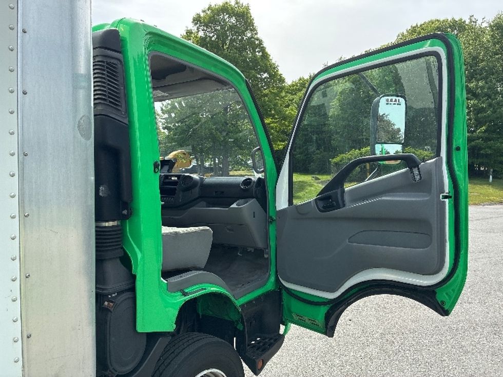 Medium Duty Box Truck-Light and Medium Duty Trucks-Hino-2018-195-Cranbury-NJ-87,757\n\t\tmiles-$ 36,250 - Image 20