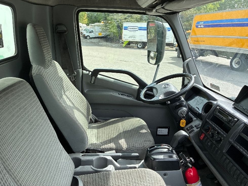 Medium Duty Box Truck-Light and Medium Duty Trucks-Hino-2018-195-Cranbury-NJ-87,757\n\t\tmiles-$ 36,250 - Image 22