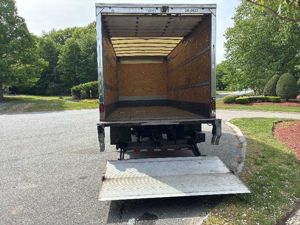 Medium Duty Box Truck-Light and Medium Duty Trucks-Hino-2018-195-Cranbury-NJ-87,757\n\t\tmiles-$ 36,250 - Image 9