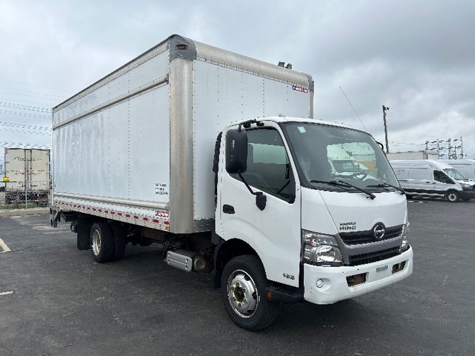 Medium Duty Box Truck-Light and Medium Duty Trucks-Hino-2018-195-Etobicoke-ON-96,916\n\t\tkm-$ 45,000 - Image 1