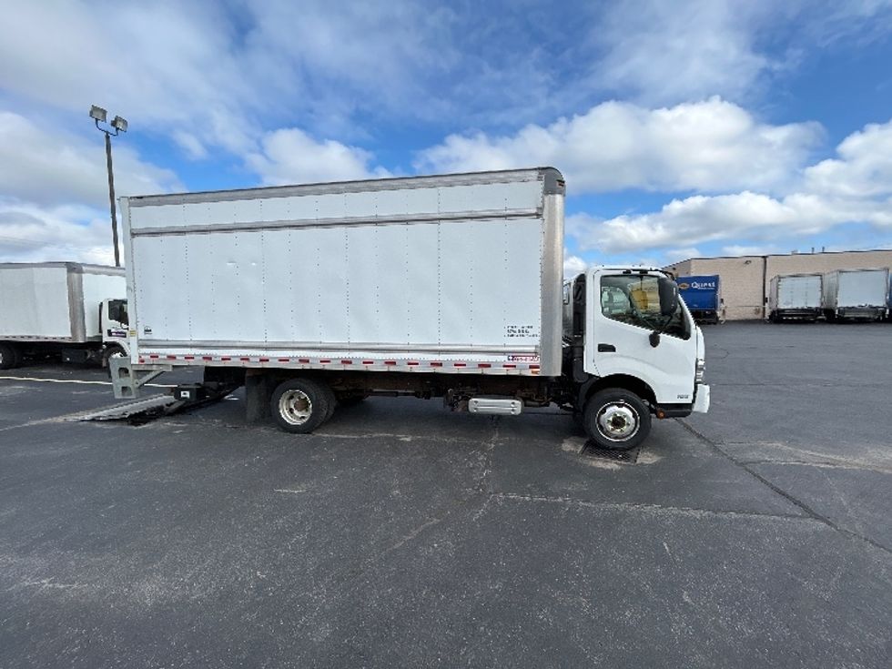 Medium Duty Box Truck-Light and Medium Duty Trucks-Hino-2018-195-Etobicoke-ON-96,916\n\t\tkm-$ 45,000 - Image 15