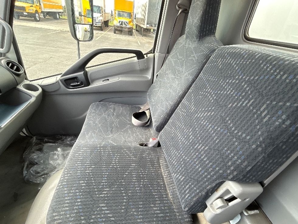 Medium Duty Box Truck-Light and Medium Duty Trucks-Hino-2018-195-Etobicoke-ON-96,916\n\t\tkm-$ 45,000 - Image 19