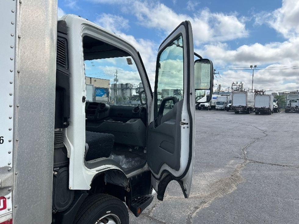 Medium Duty Box Truck-Light and Medium Duty Trucks-Hino-2018-195-Etobicoke-ON-96,916\n\t\tkm-$ 45,000 - Image 20