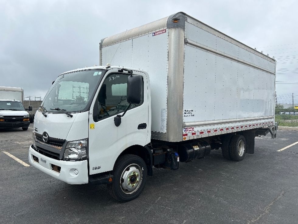 Medium Duty Box Truck-Light and Medium Duty Trucks-Hino-2018-195-Etobicoke-ON-96,916\n\t\tkm-$ 45,000 - Image 3