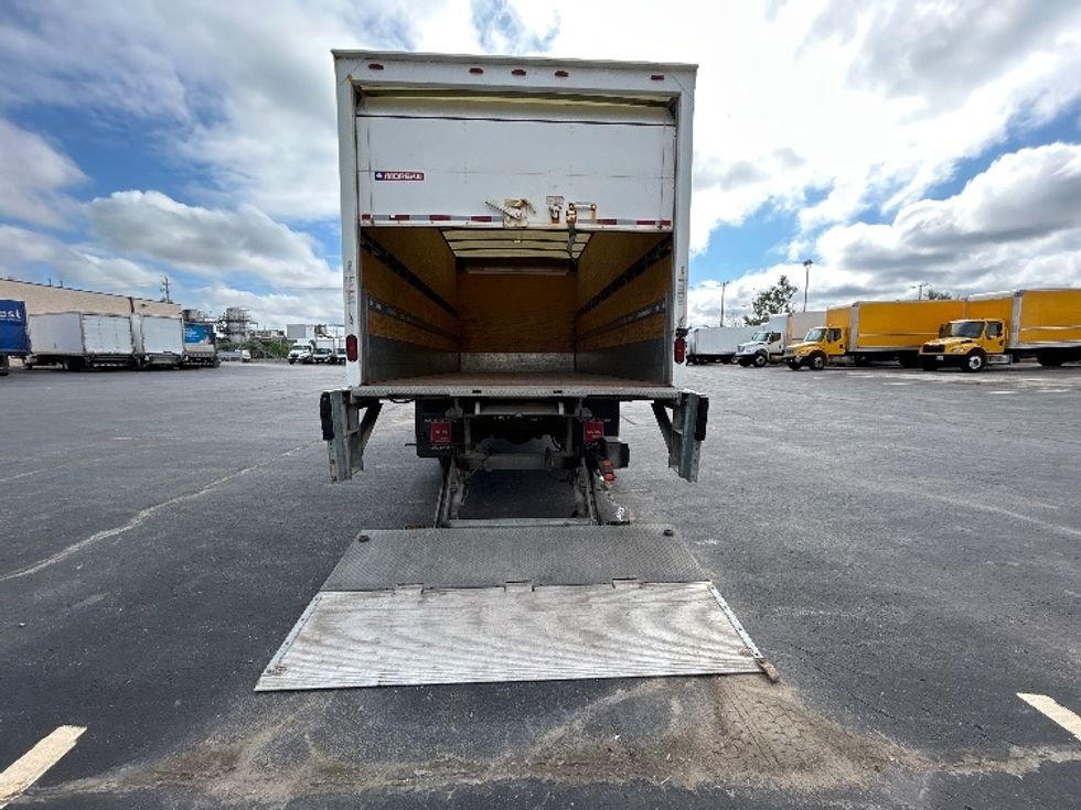 Medium Duty Box Truck-Light and Medium Duty Trucks-Hino-2018-195-Etobicoke-ON-96,916\n\t\tkm-$ 45,000 - Image 9