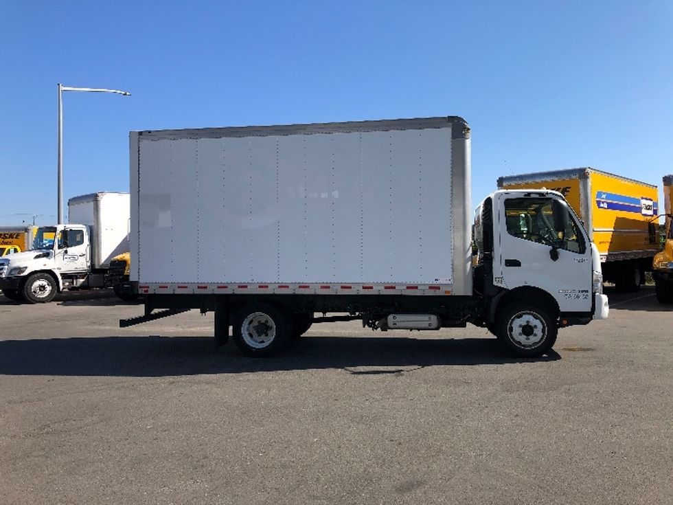 Medium Duty Box Truck-Light and Medium Duty Trucks-Hino-2018-195-Fontana-CA-169,433\n\t\tmiles-$ 32,000 - Image 14