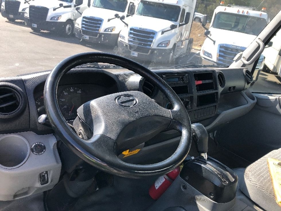 Medium Duty Box Truck-Light and Medium Duty Trucks-Hino-2018-195-Fontana-CA-169,433\n\t\tmiles-$ 32,000 - Image 15