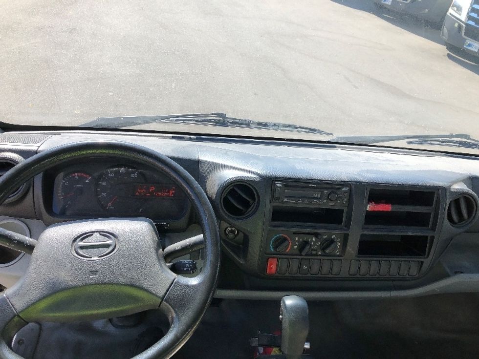 Medium Duty Box Truck-Light and Medium Duty Trucks-Hino-2018-195-Fontana-CA-169,433\n\t\tmiles-$ 32,000 - Image 16