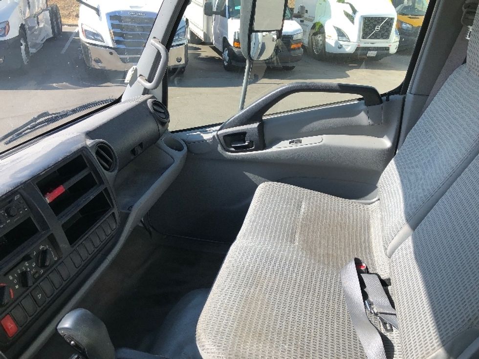 Medium Duty Box Truck-Light and Medium Duty Trucks-Hino-2018-195-Fontana-CA-169,433\n\t\tmiles-$ 32,000 - Image 17