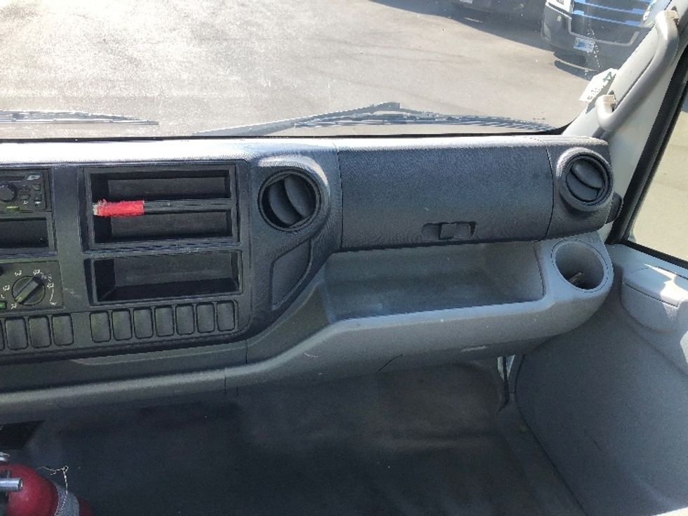 Medium Duty Box Truck-Light and Medium Duty Trucks-Hino-2018-195-Fontana-CA-169,433\n\t\tmiles-$ 32,000 - Image 19