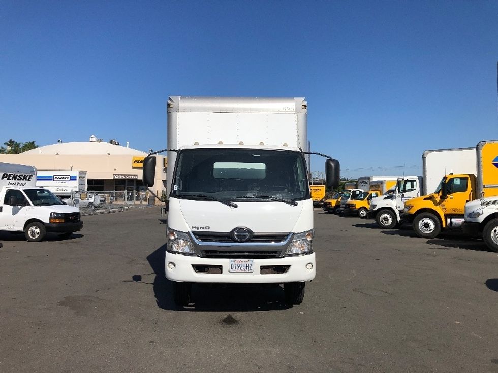 Medium Duty Box Truck-Light and Medium Duty Trucks-Hino-2018-195-Fontana-CA-169,433\n\t\tmiles-$ 32,000 - Image 2