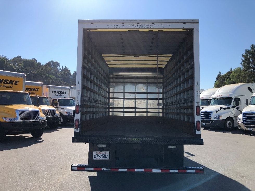 Medium Duty Box Truck-Light and Medium Duty Trucks-Hino-2018-195-Fontana-CA-169,433\n\t\tmiles-$ 32,000 - Image 8