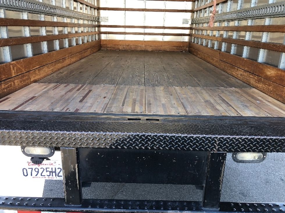 Medium Duty Box Truck-Light and Medium Duty Trucks-Hino-2018-195-Fontana-CA-169,433\n\t\tmiles-$ 32,000 - Image 9